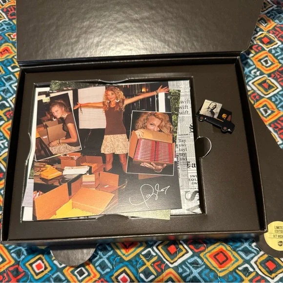 Taylor Swift Reputation UPS Truck Box Set - Picture 3 of 5